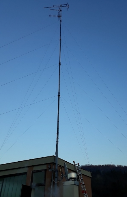 Sostituzione antenne su palo 16mt - ANTENNISTA