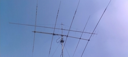 Installazione antenna Hy-Gain TH5/MK2 su palo + VHF - ANTENNISTA